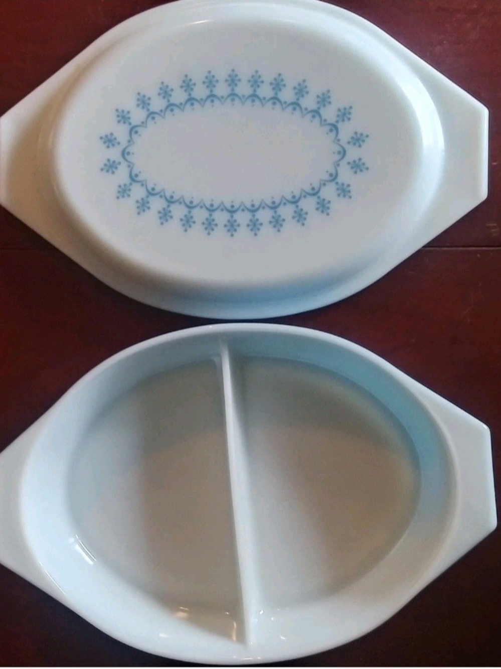 Vintage Pyrex USA 063 Blue Snowflake Garland, 1QT Divided Casserole Dish - Picture 2 of 3